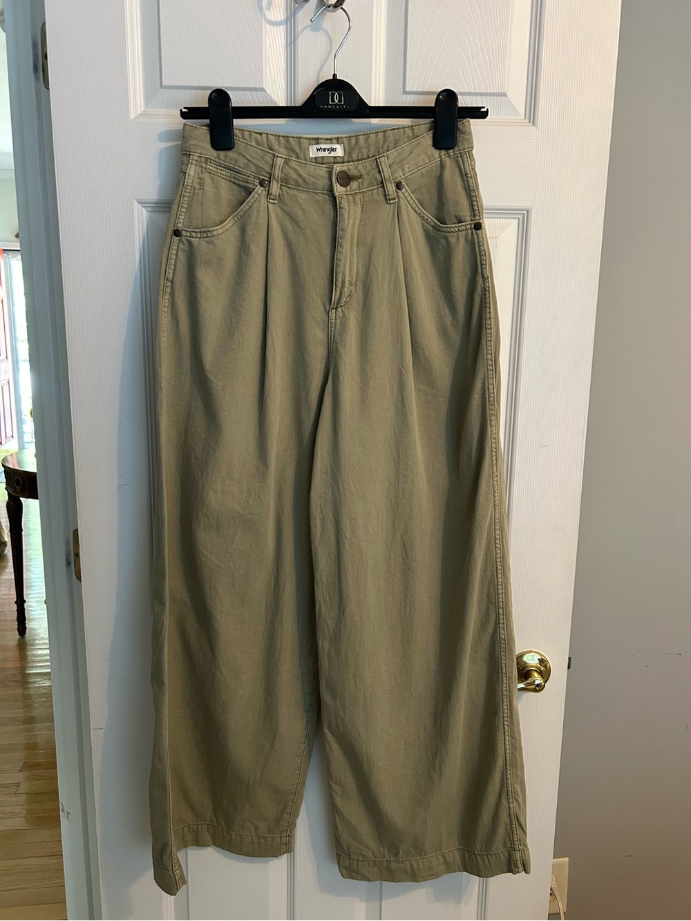 Wrangler Wide Leg pleated Trousers High-Rise in Sage - Picture 6 of 14